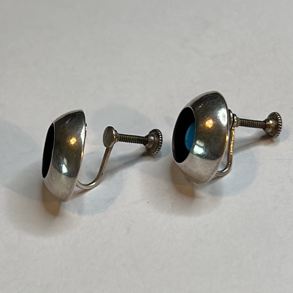 Vintage Southwestern Signed D B Sterling Silver & Turquoise Screw-back Earrings - Picture 3 of 8